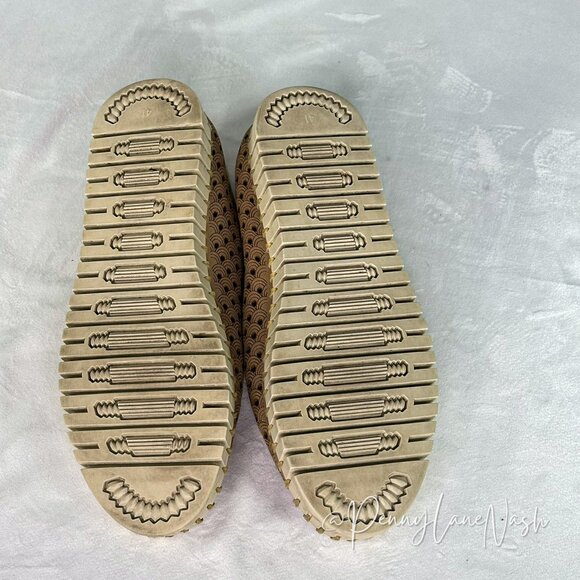 Ilse Jacobsen Perforated Tulip Slip-On Shoes Floral Appliqué EU 41 US 10.5-11 - Picture 6 of 11